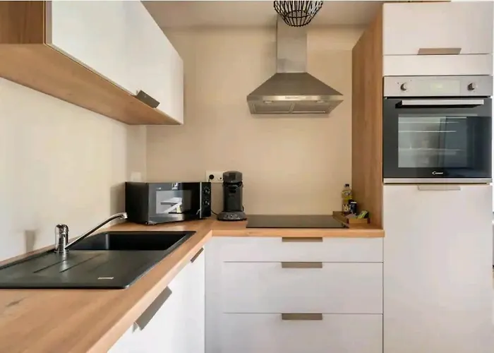 Le Nature Centre 2 *